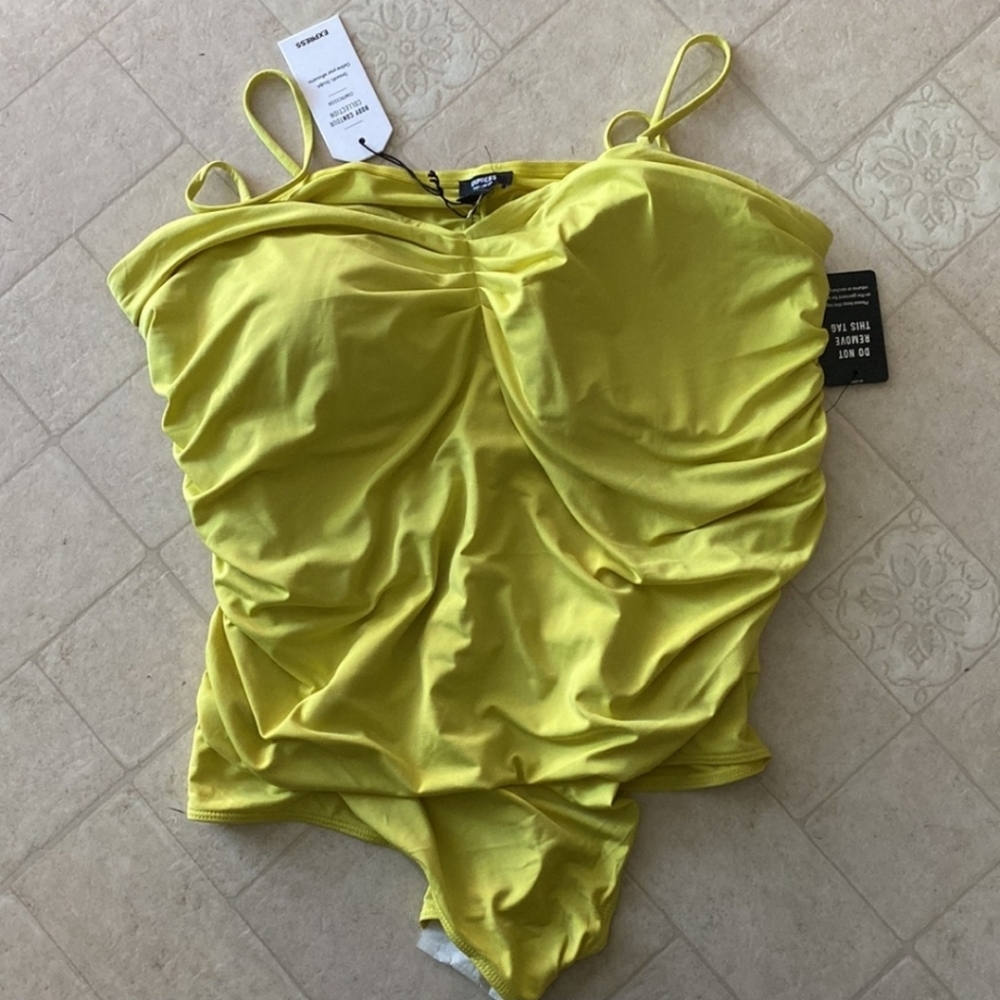 Express Ruched bodysuit - Picture 2 of 5